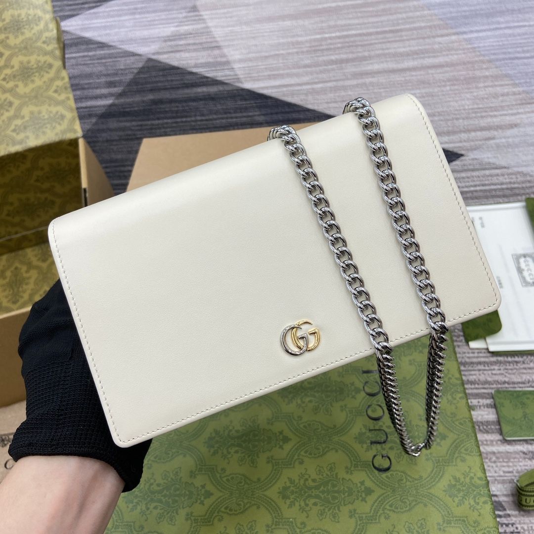 本日限定特価】GGマーモント チェーンウォレット ホワイトレザー 本日限定特価】GGマーモント チェーンウォレット ホワイトレザー