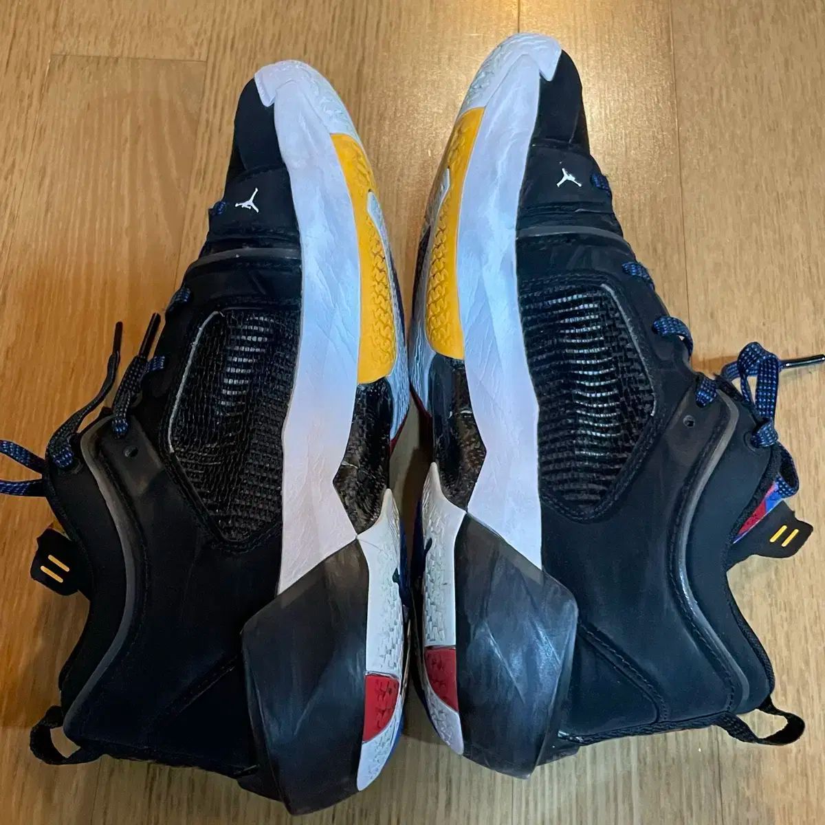 バスケットシューズ