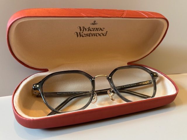 店頭引き上げ品】メガネケース Vivienne Westwood ヴィヴィアン