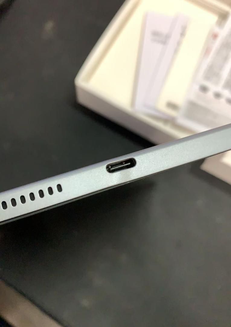 タブレット 10.1インチ