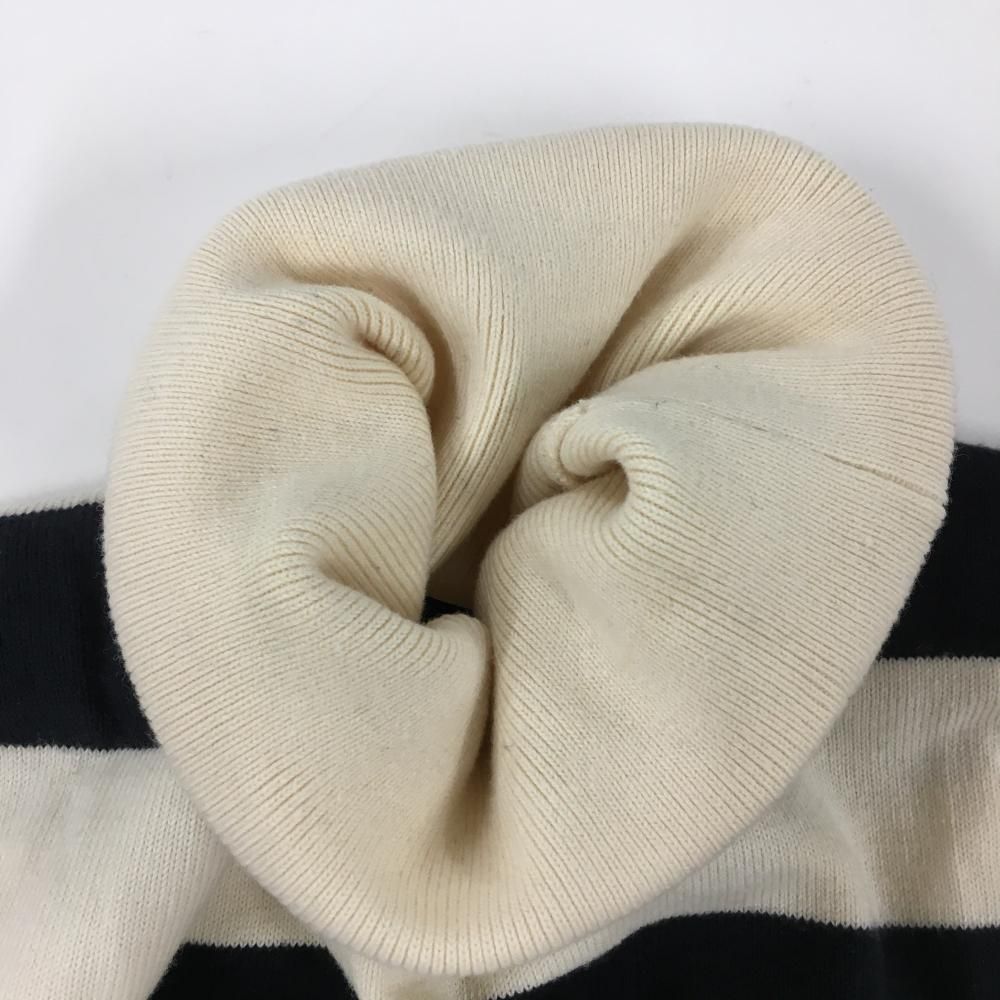 タートルネックセーター