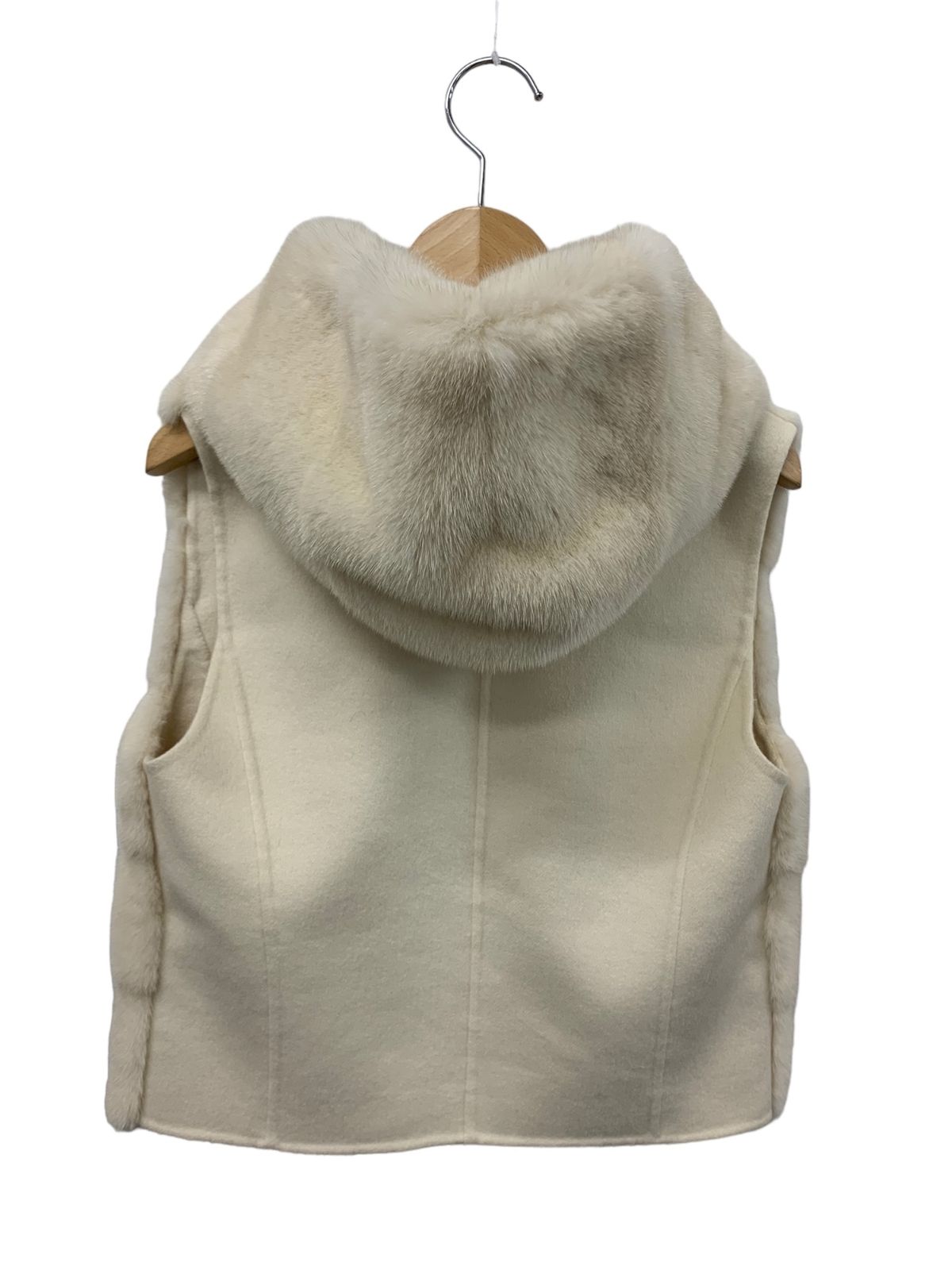 ＦＯＸＥＹ ＢＯＵＴＩＱＵＥ　リバーシブルファーベスト フーディーパフ 【ファー】 35984　ホワイト　38　'16年　A1美品【中古】 フォクシーブティック Fur vest Gray Pearl 35984 ベスト 38