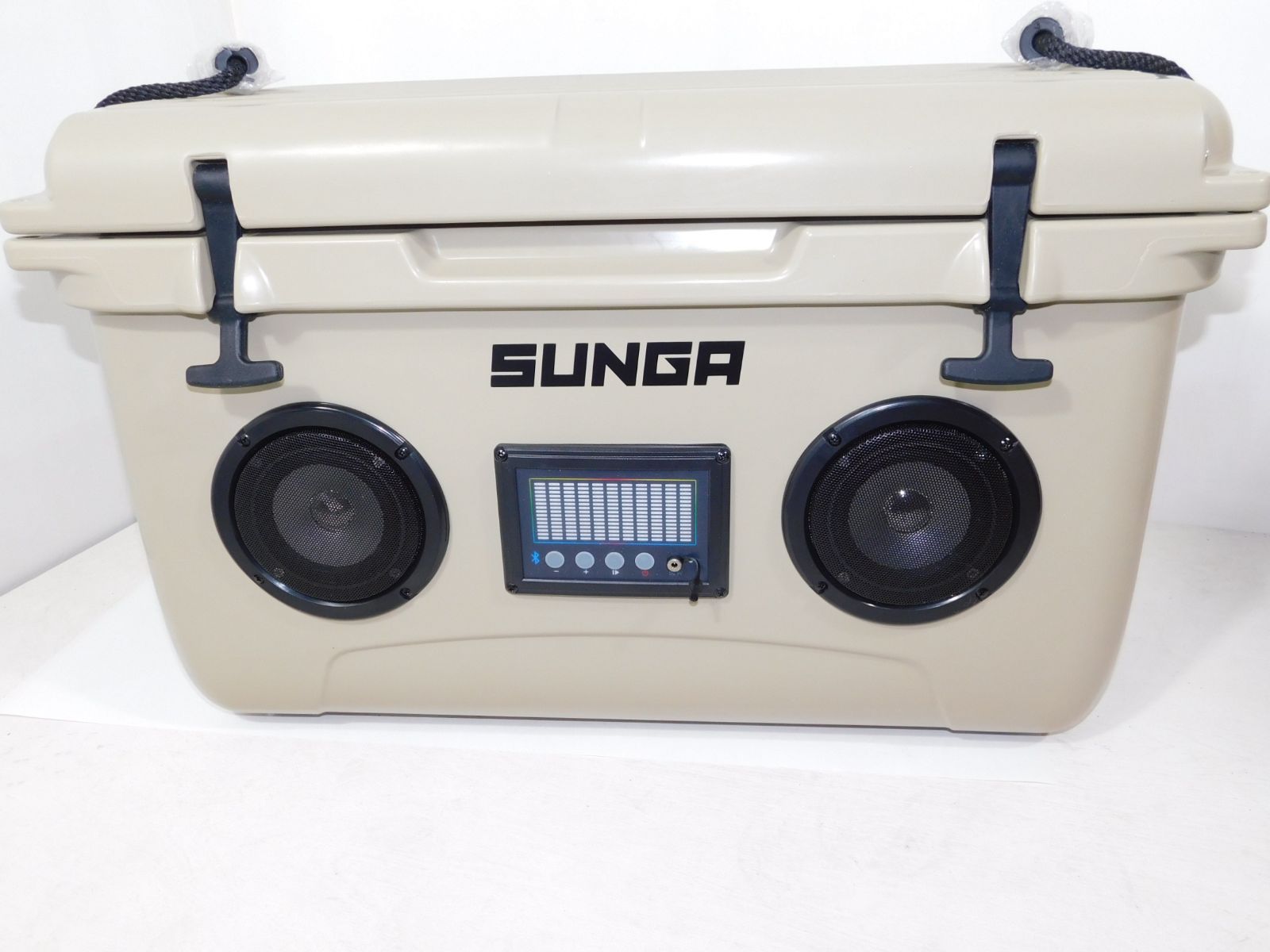 現品限り SUNGA スピーカークーラーBOX 45L 69.5×43×43cm タン Bluetooth接続 ツインスピーカー HRDEVELOPMENT_JP