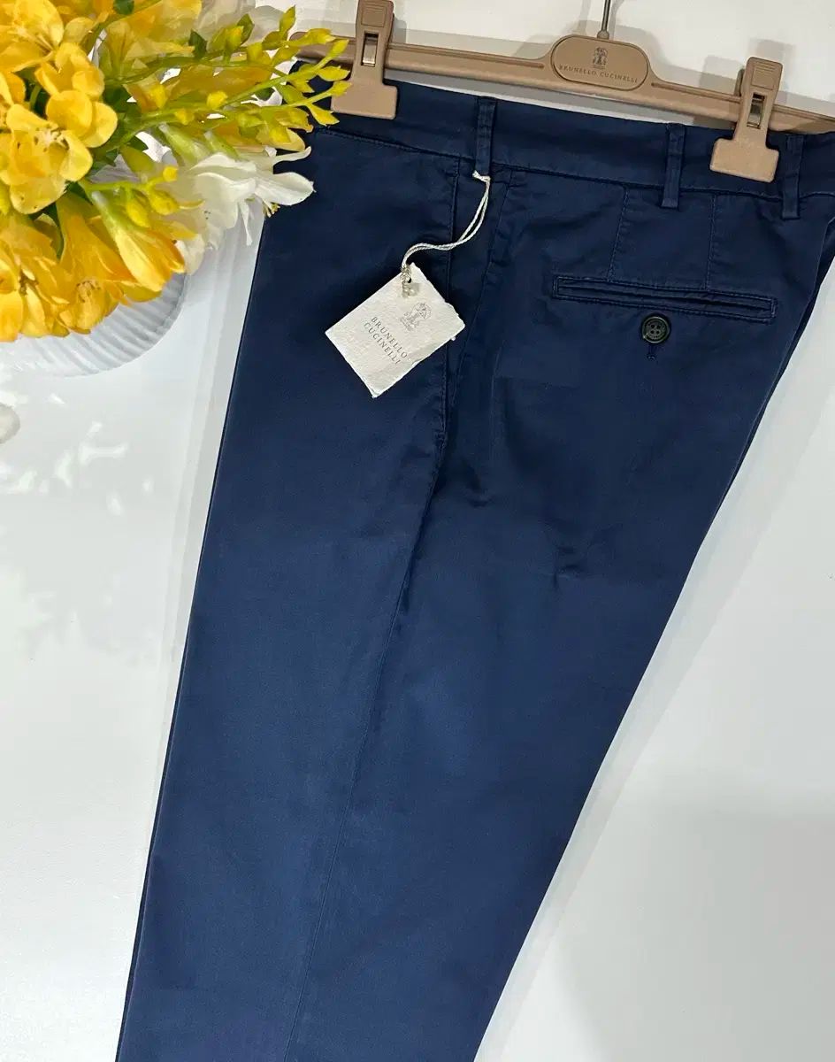 BRUNELLO CUCINELLI ブルネロクチネリ イタtリtアtンフィット ブルー チノパンツ