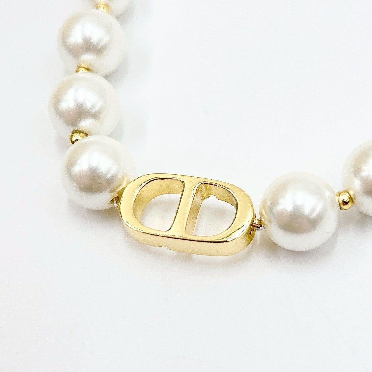 Dior☆ディオール 30 Montaigne ショートネックレス 30 Montaigne Short Necklace Gold-Finish Metal and White