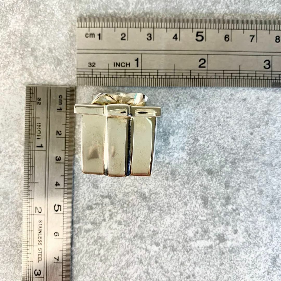 ティファニー ギフトボックス ジュエリーケース ピルケース シルバー SP1e ティファニー ギフトボックス ジュエリーケース ピルケース シルバー