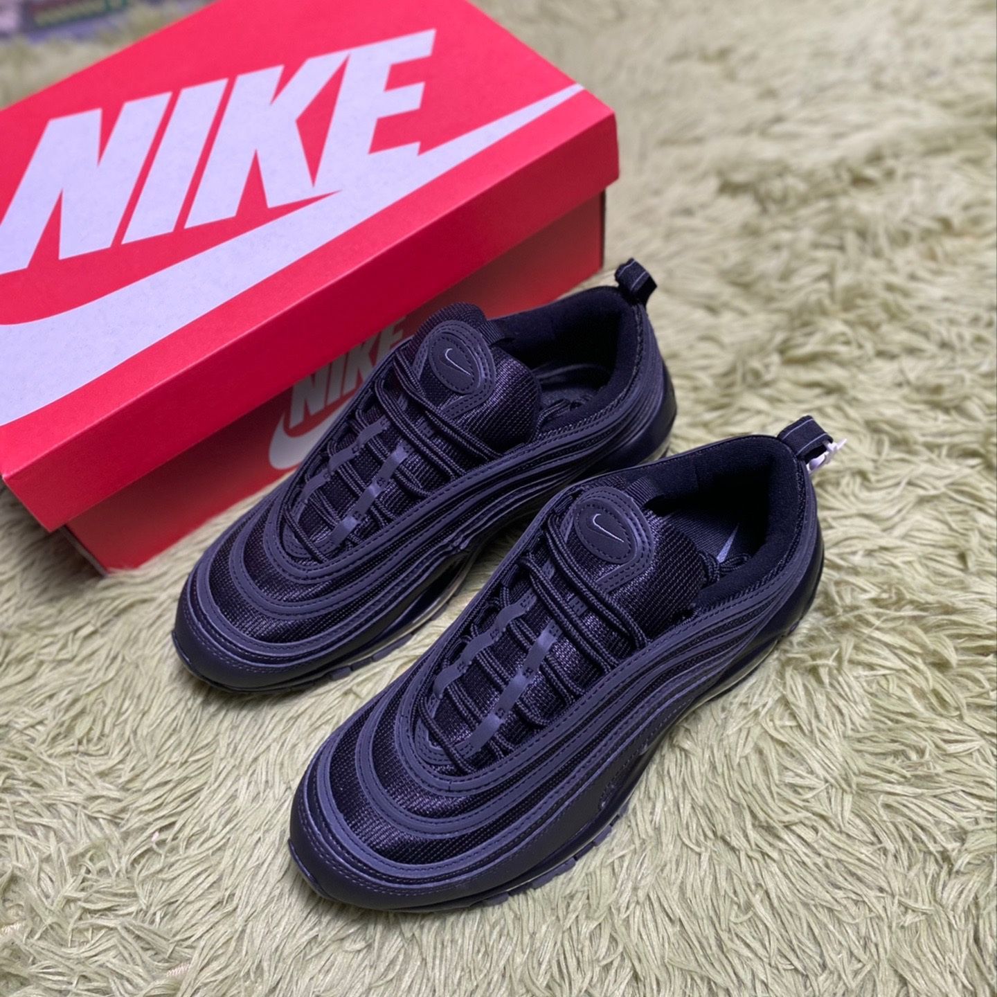 Nike Air Max 97レトロブラックサムライ通気性の低いランニング靴の女性モデルの黒です - メルカリ