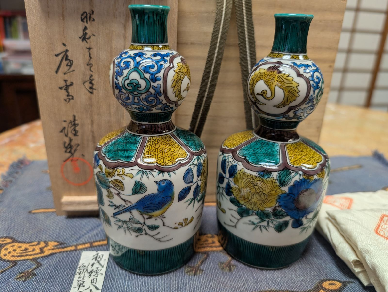 初代 徳田八十吉　華鳥絵瓢箪徳利　一対　共箱 初代 徳田八十吉 華鳥絵瓢箪徳利 一対 共箱 - メルカリ