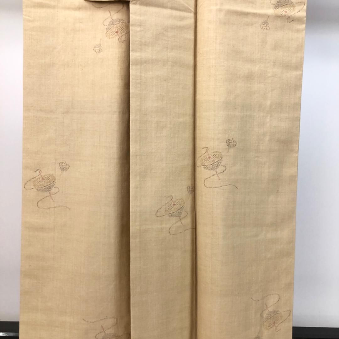 本場結城紬 100亀甲 奥順 証紙付 独楽柄 枯野色 しつけ糸 K-4899 本場結城紬 100亀甲 奥順 証紙付 独楽柄 枯野色 しつけ糸 K-4899