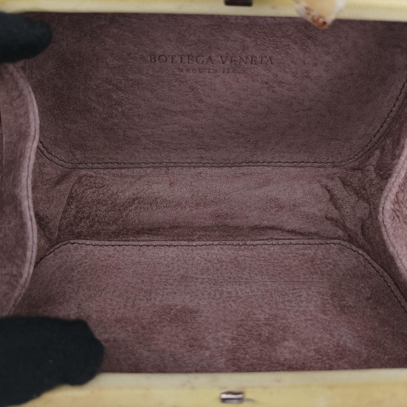 Veneta刺繍ノットクラッチイエロー×ホワイトレザー