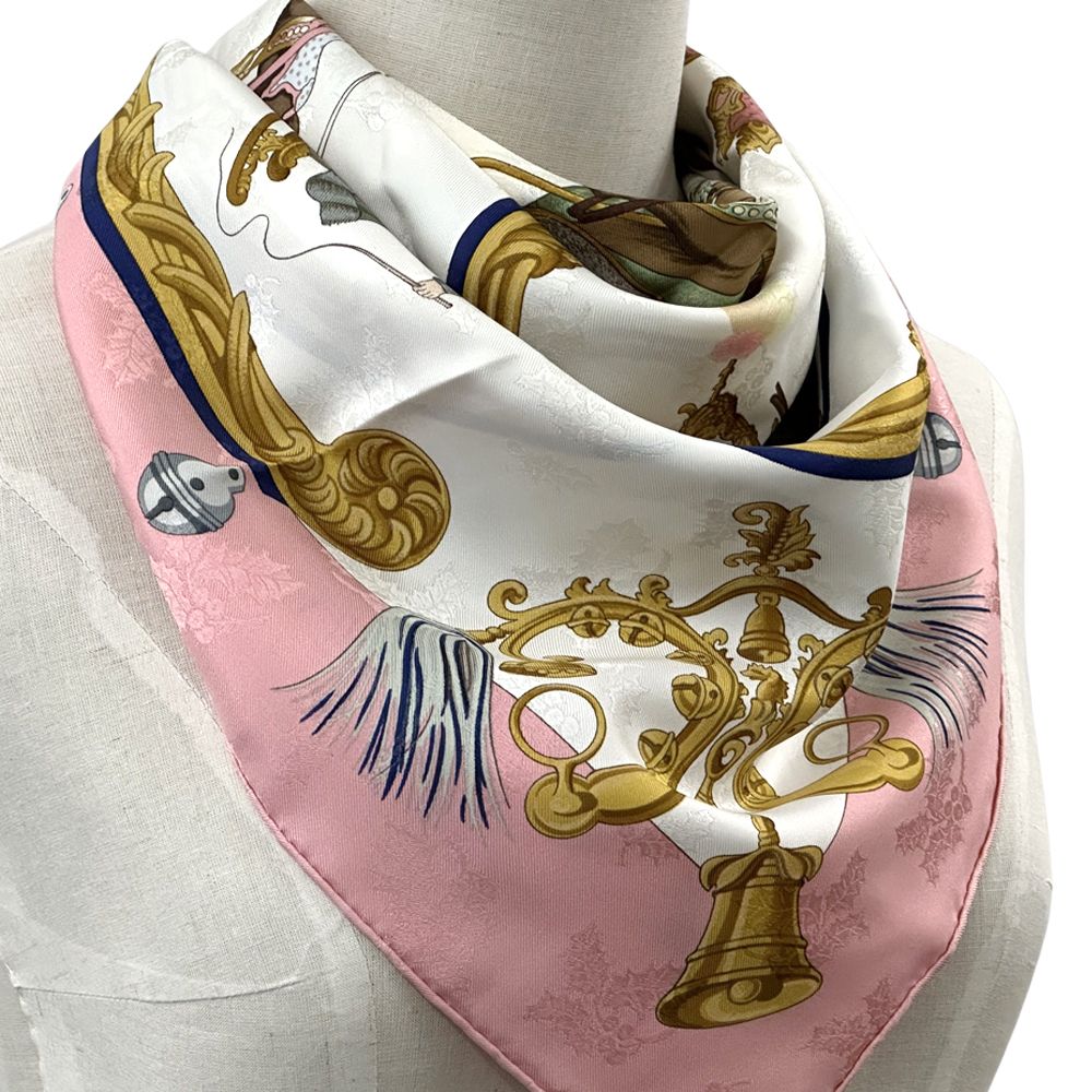 HERMES　カレ90　スカーフ PLUMES ET GRELOTS 羽飾りと鈴 HERMES エルメス カレ90 Plumes et Grelots 羽飾りと鈴 ネイビー
