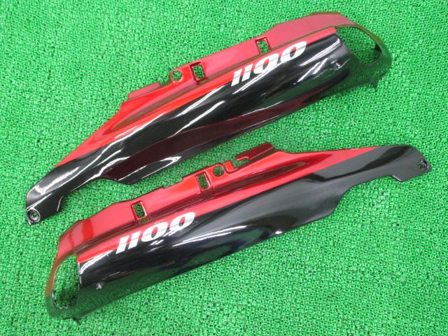 ZZ-R1100 テールカウル 左右 黒/赤M 社外 中古 バイク 部品 1993年式外し ZXT10D-001*** コケキズ無し 割れ欠け無し 修復素材に 59 ZZ-R1100 テールカウル 左右 黒/赤M 社外 バイク 部品 1993年式外し