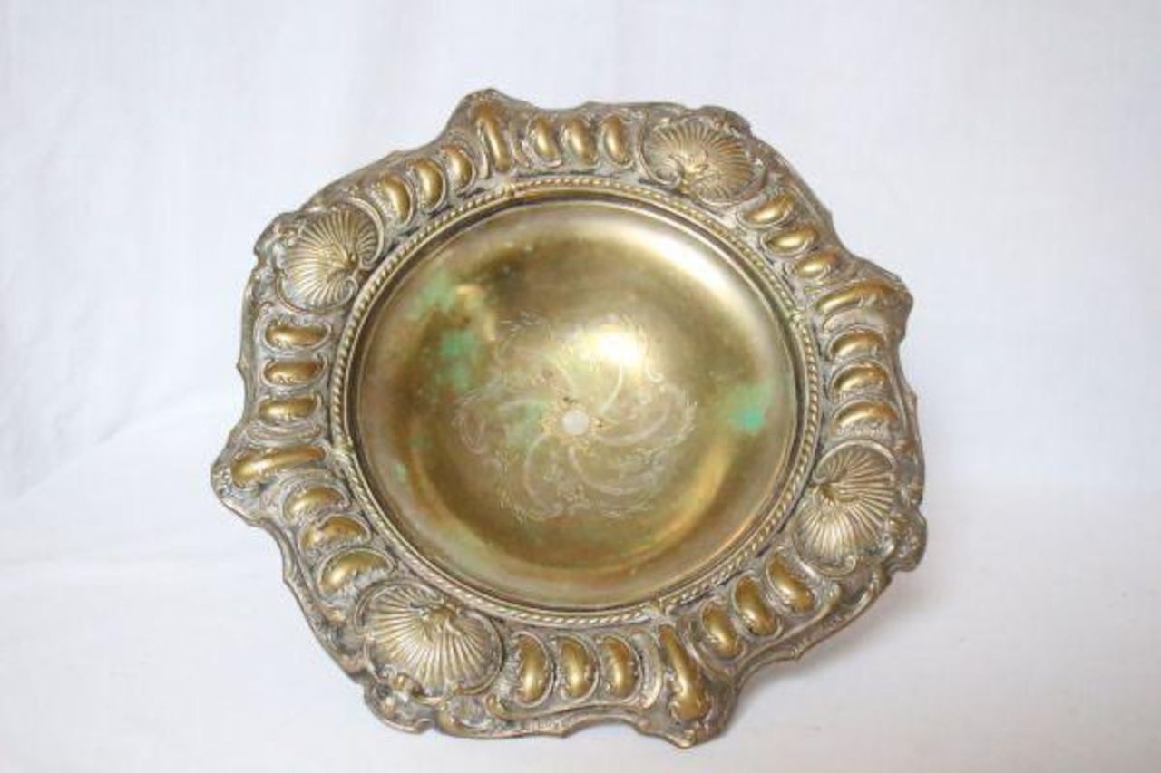 ベルギー アンティーク 古い真鍮製銀メッキ加工のコンポティエ ロカイユ模様 ベルギー アンティーク 古い真鍮製銀メッキ加工のコンポティエ
