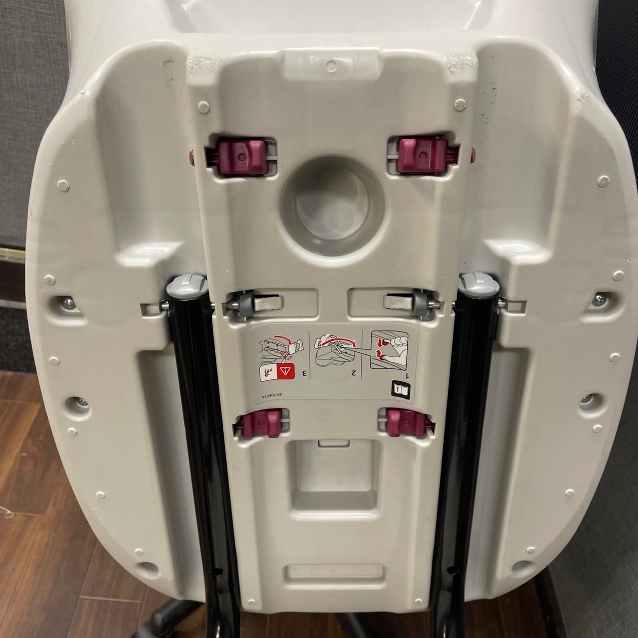 チャイルドシート 【中古】 AILEBEBE エールベベ クルット NT 