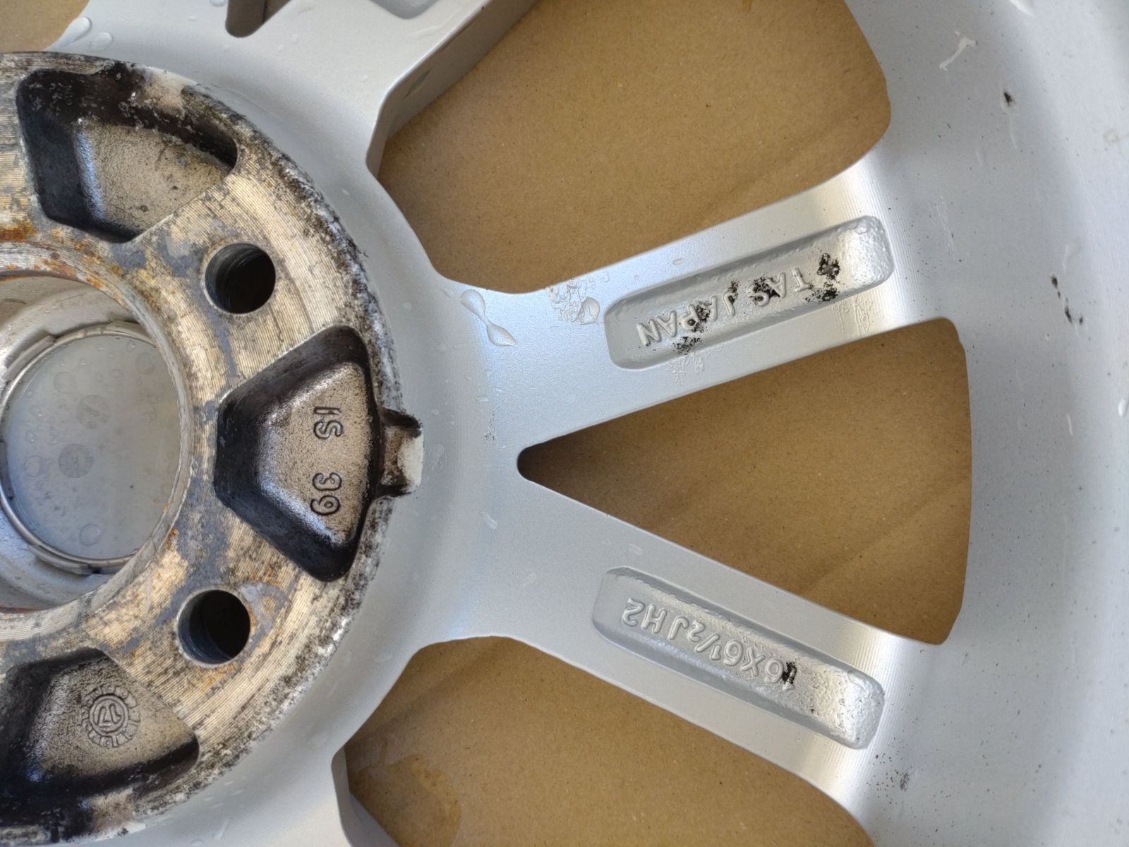 AGA エージーエー