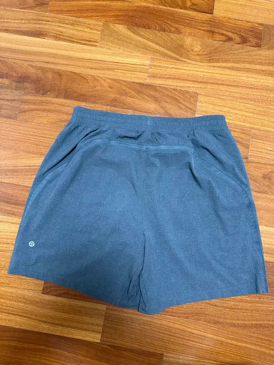 lululemon ルルレモン フェース ブレーカー 半ズボン ショーツ ライナーレス M グレー