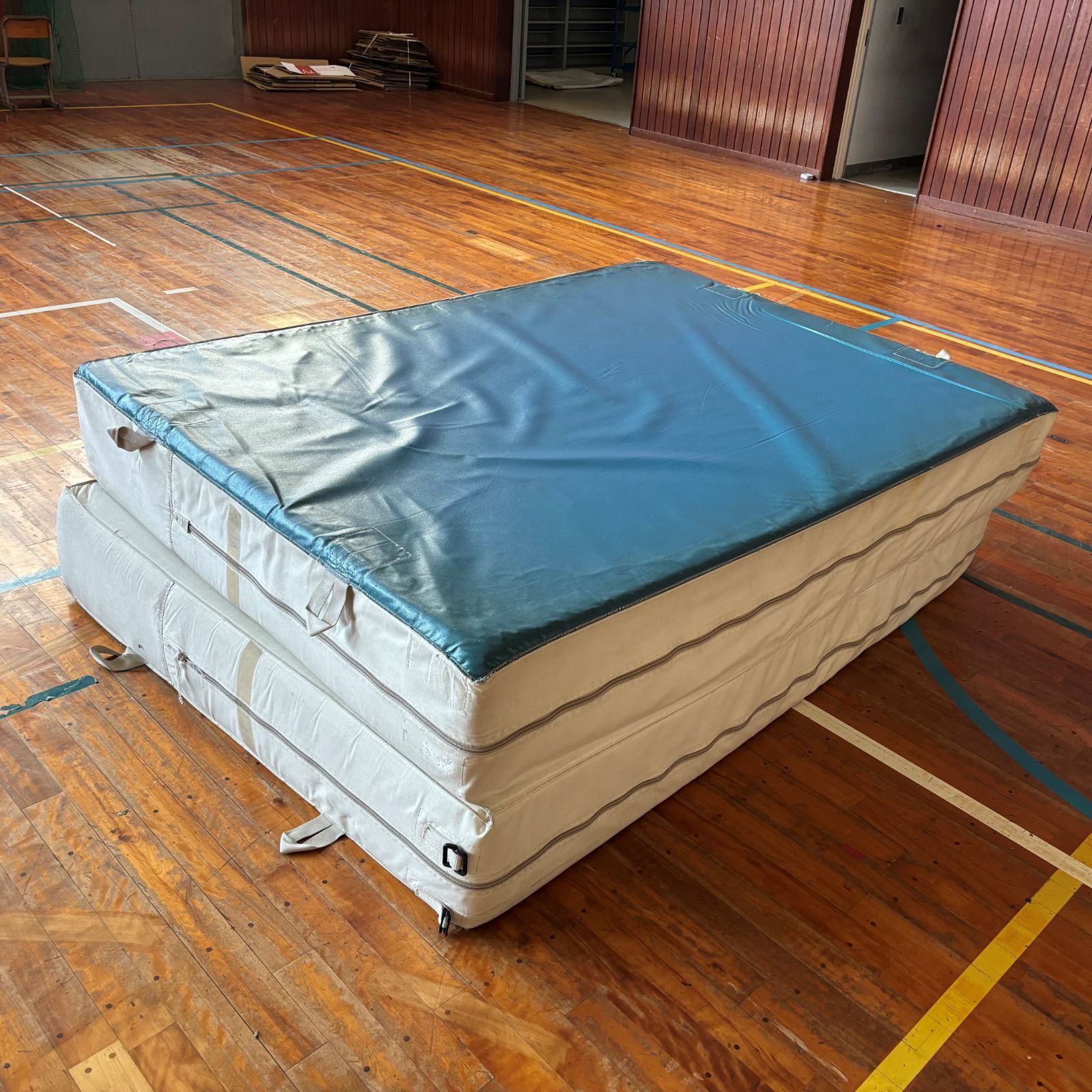 器械体操マット 折りたたみ式（裏地青） - メルカリ