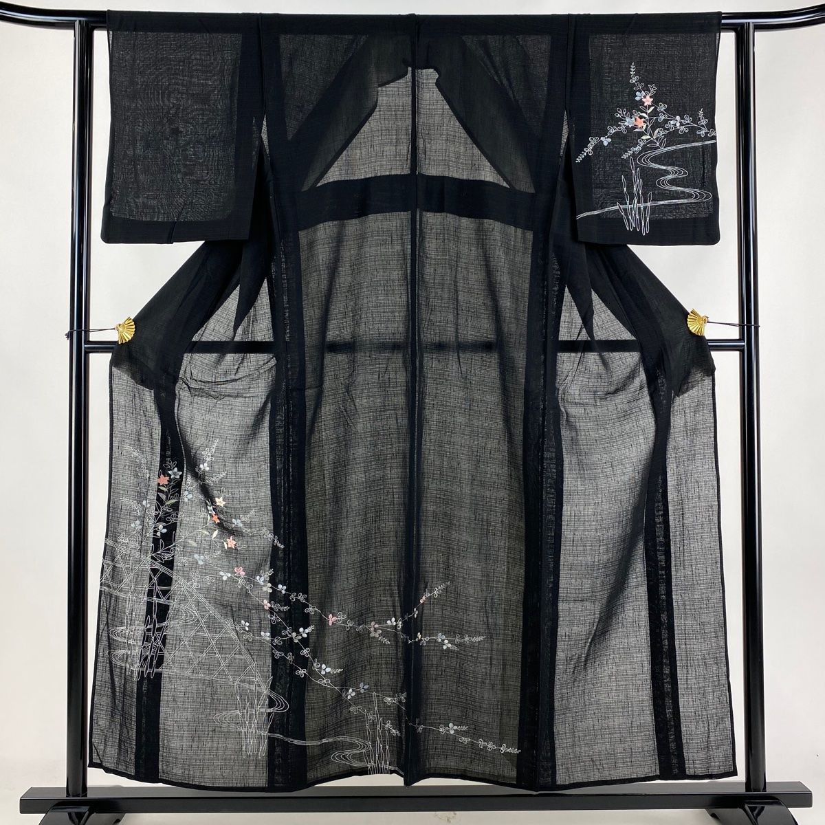 付下げ 身丈155cm 裄丈60cm S 薄物 夏紬地 秋草 流水 銀彩 刺繍 黒 正絹 秀品