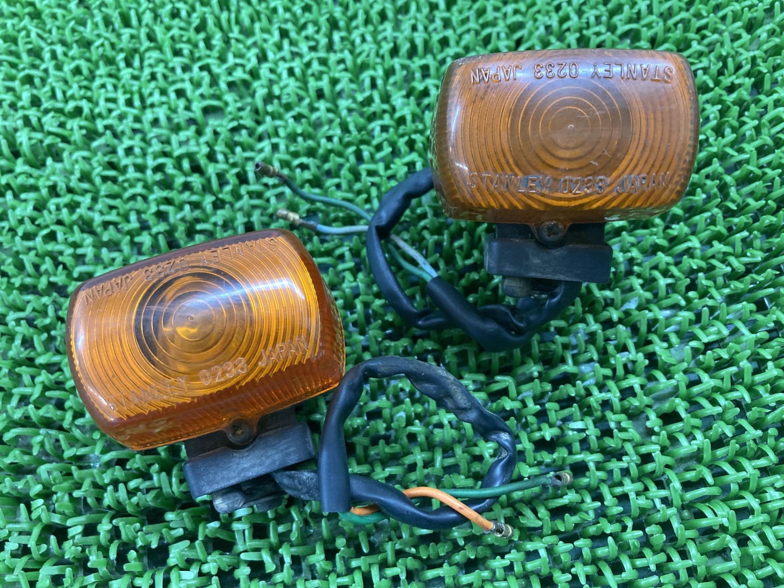 CRM250AR リアウインカー 左右 0233 ホンダ 純正 中古 バイク 部品 MD32 ゴムブッシュ 割れ欠け無し 品薄 希少品 車検 Genuine