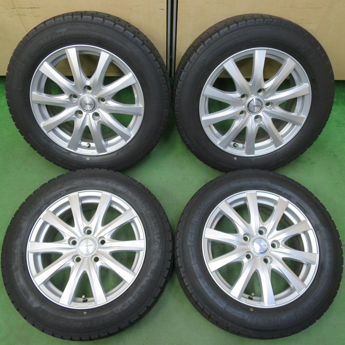 バリ溝 キレイ 8.5分 スタッドレス 205|60R16 グッドイヤー アイスナビ7 ravrion RS01 ラブリオン 16インチ PCD114.3|5H 5050803イス