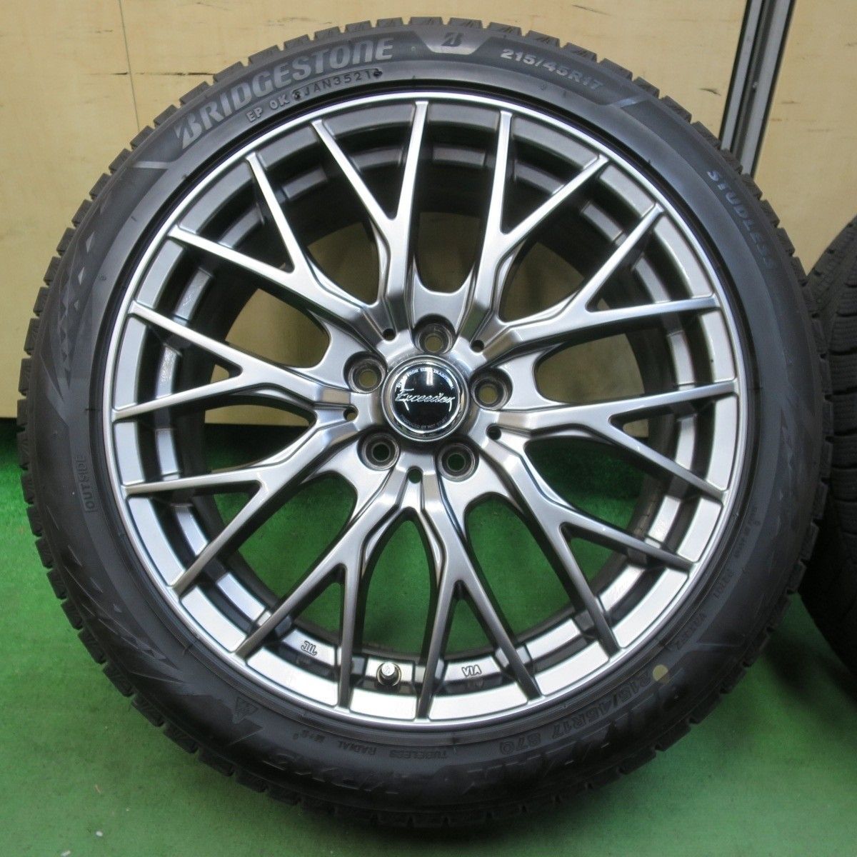 バリ溝！21年！キレイ！9.5分☆プリウス 等 215/45R17