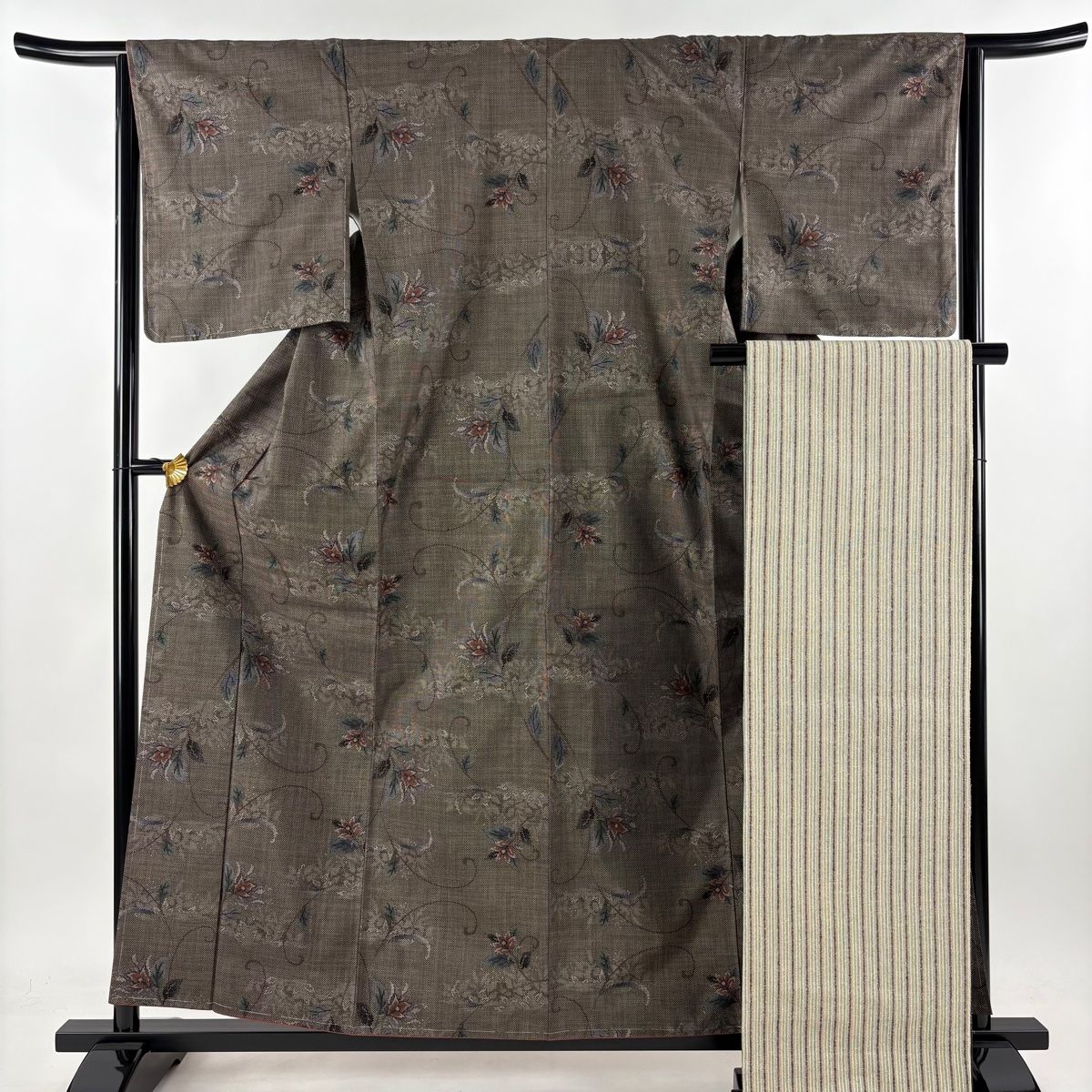 紬 身丈158cm 裄丈64.5cm M 袷 袋帯セット 花唐草 焦茶色 正絹 秀品