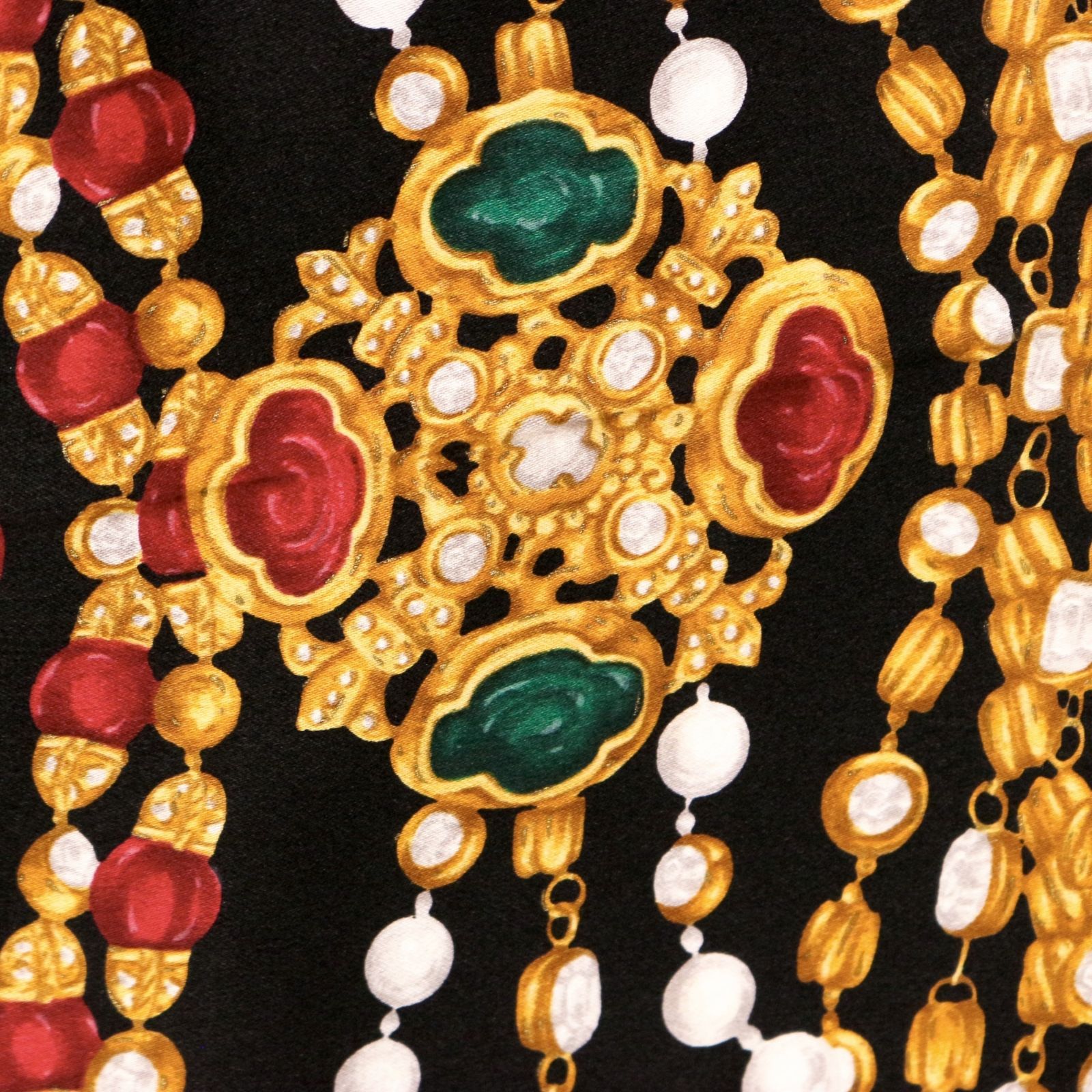 【T】CHANEL シャネル スカーフ 大判 宝石 ジュエリー柄 ブラック T】CHANEL シャネル スカーフ 大判 宝石 ジュエリー柄 ブラック