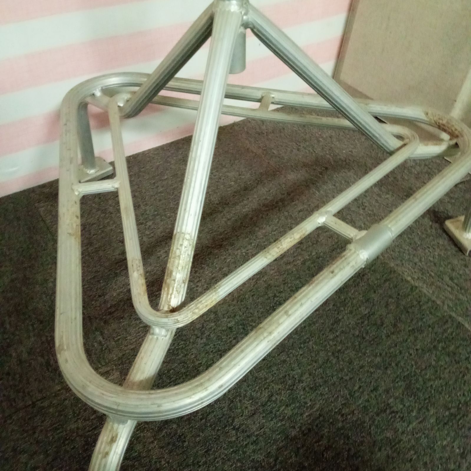 ◯ ブドウ摘粒用作業椅子 アルチャー 回転式 アルミ 作業 イス ブドウ