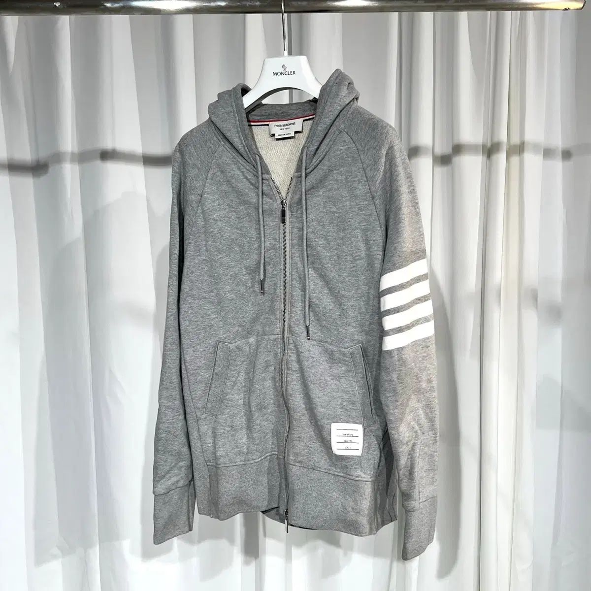 新品 THOM BROWNE グレー ライン パーカー