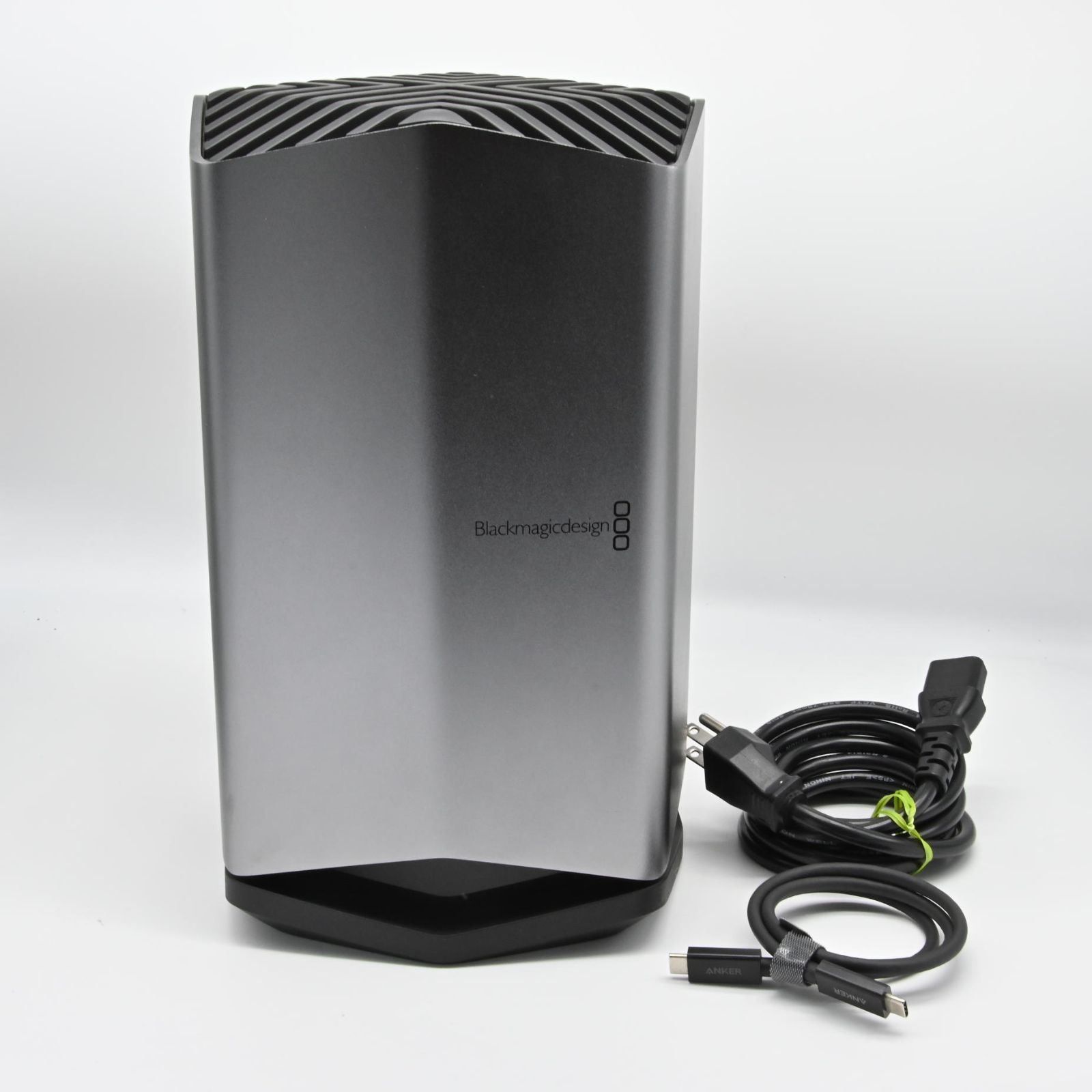 ☆美品☆ブラックマジックデザイン Blackmagic eGPU Pro Vega 56 ☆美品☆ブラックマジックデザイン Blackmagic eGPU Pro Vega 56