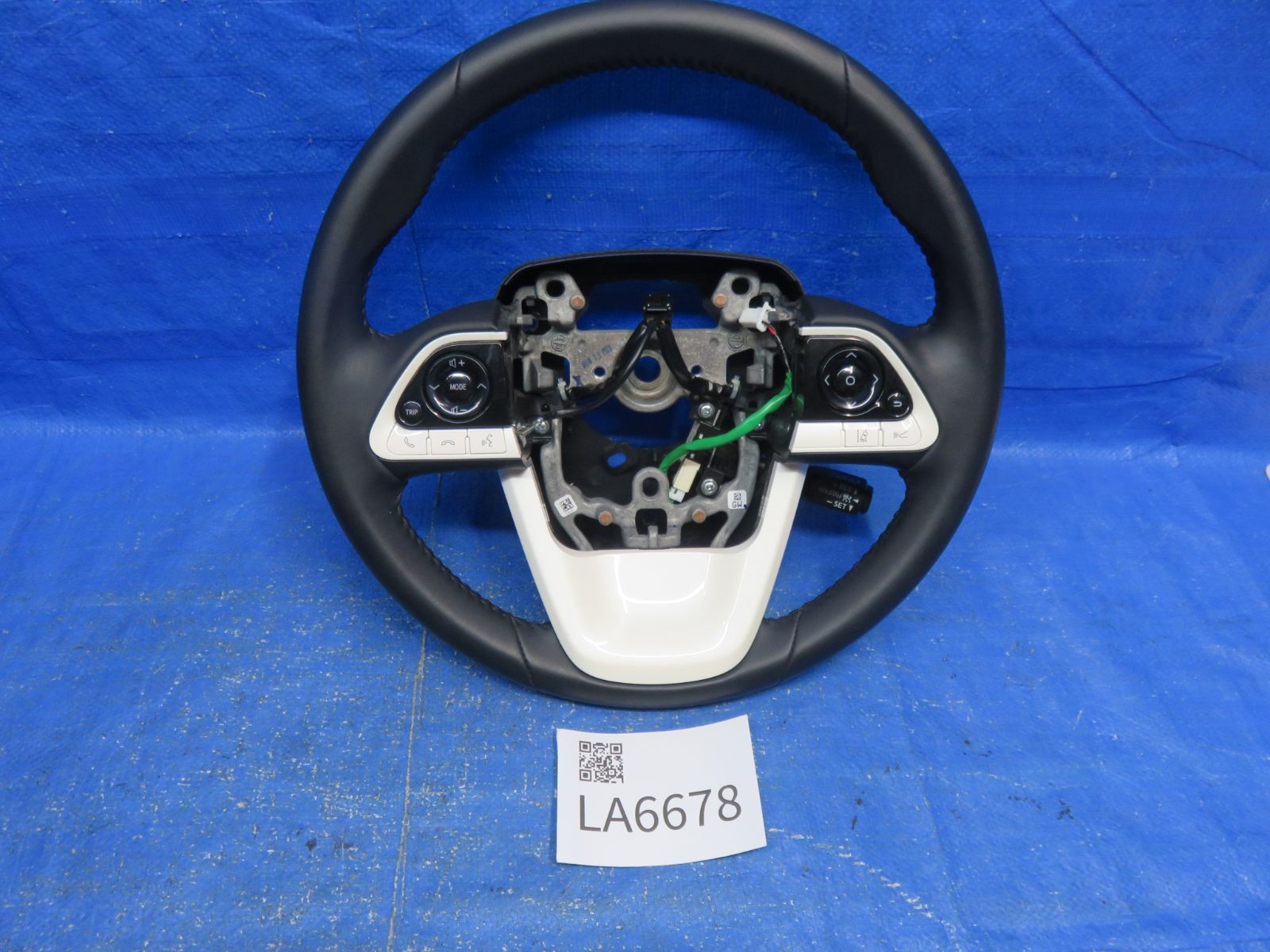 LA6678 トヨタ プリウス ZVW51 純正 革巻き ステアリング ブラックレザー ハンドル クルコン付 ZVW50 ZVW55