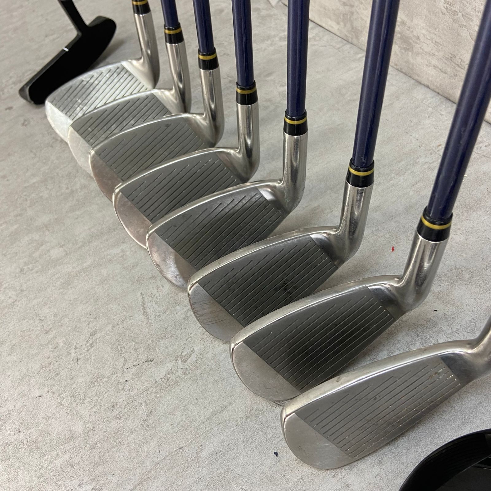 Srixon - SRIXON　スリクソン　le coq sportif　ルコックスポルティフ　メンズゴルフ13本セット　カーボン　右利き用　キャディバッグ　入門用 Srixon - スリクソン ルコックスポルティフ メンズゴルフ13本