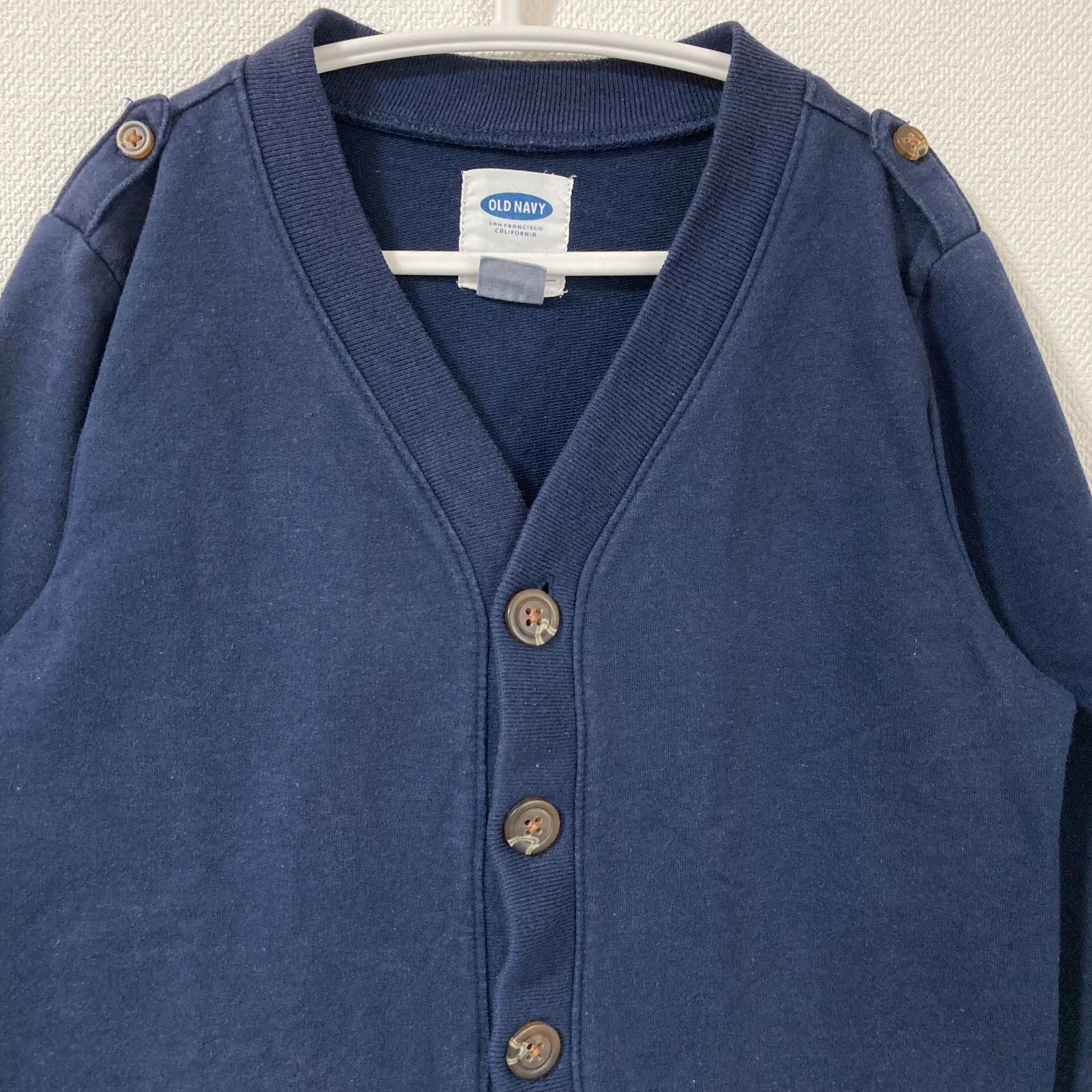 70221 ★ キッズ トップス 【OLD NAVY】 110cm ネイビーカラー 紺色 Vネック カーディガン 薄手 春先  肩ボタン USED 古着