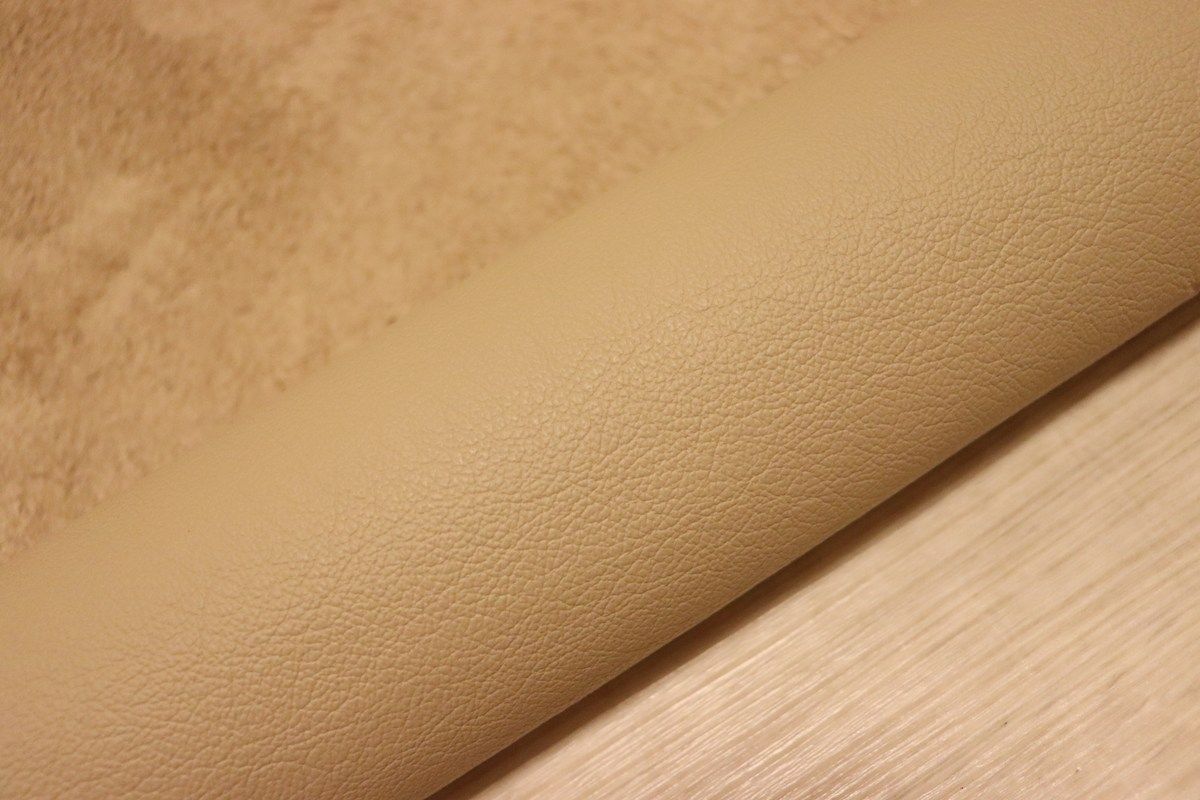 新作もいち早くお手元に！ ベージュ 220ds クロム革 牛革 イタリア レザー 弱シュリンク加工 はぎれ 一枚革 レザークラフト 革 皮 本革 diy 生地 材料