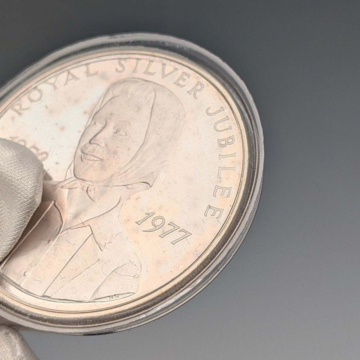 1977年 英国 純銀製 シルバージュビリー クラウン銀貨4個セット 計113g ケース入 Pobjoy Mint 1977年 英国 純銀製 シルバージュビリー クラウン銀貨4個セット