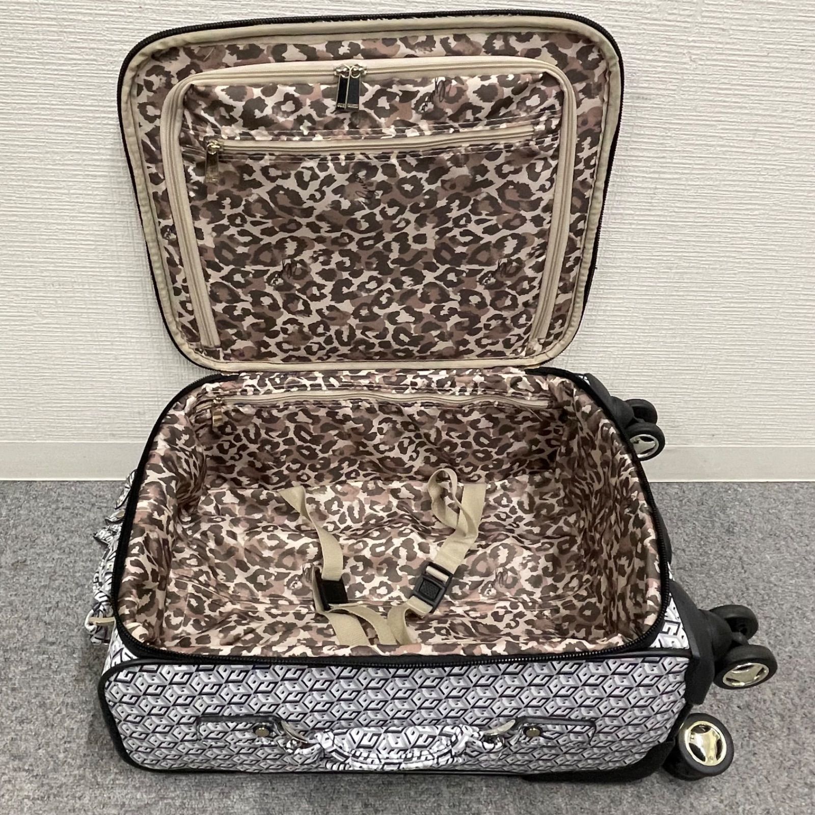 NPA GUESS ゲス キャリーバッグ 総柄 DECORATOM_COM_BR