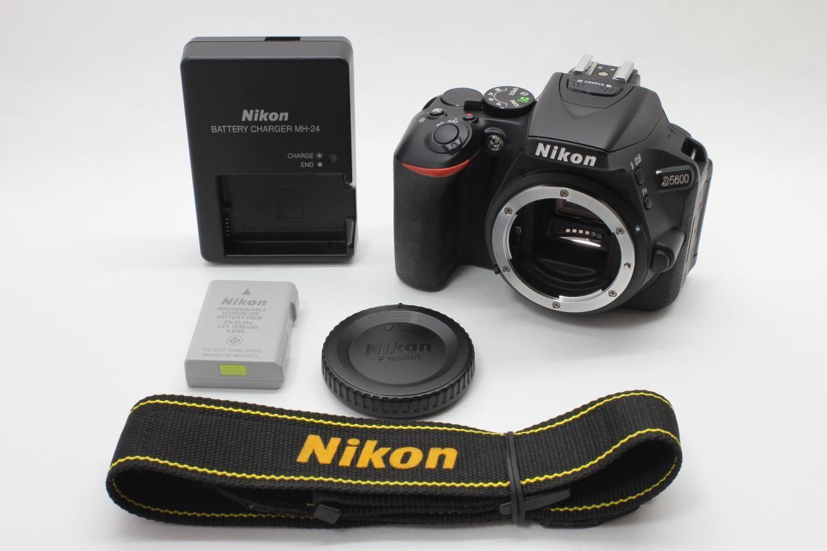 【美品】Nikon D5300 ボディ バッテリー付 ショット数62305回 Nikon (ニコン) デジタル一眼レフカメラ ダブルレンズキット