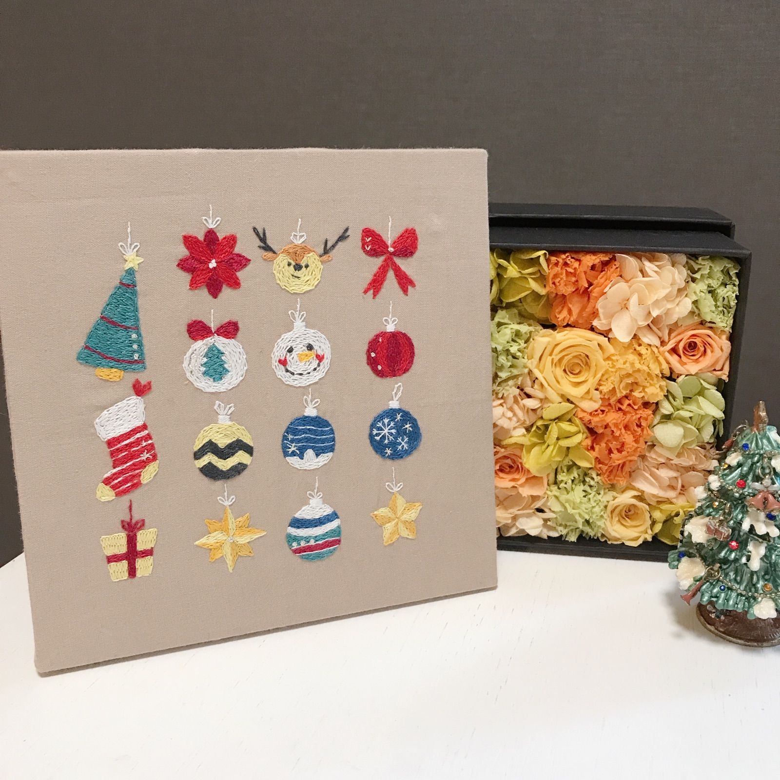 受注制作】クリスマスファブリックパネル✳︎名入れ無料✳︎刺繍パネル - メルカリ