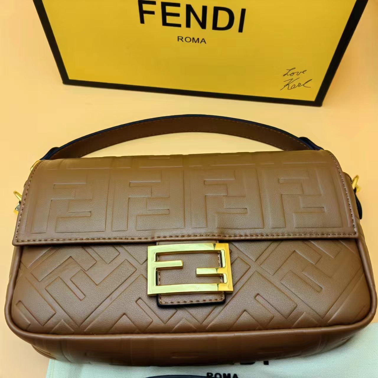 最終値下げ❗️FENDI マンマバケット ショルダーバッグ - メルカリ