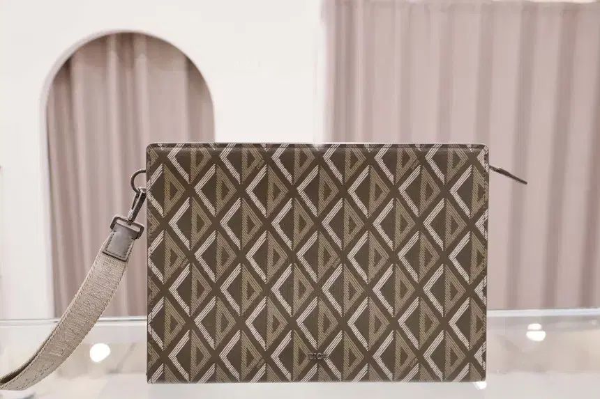 Dior ディオール A5 トライアングルバッグ ESSENTIALS エッセンシャルズ クラッチ 2ESCA483DCO フルセット