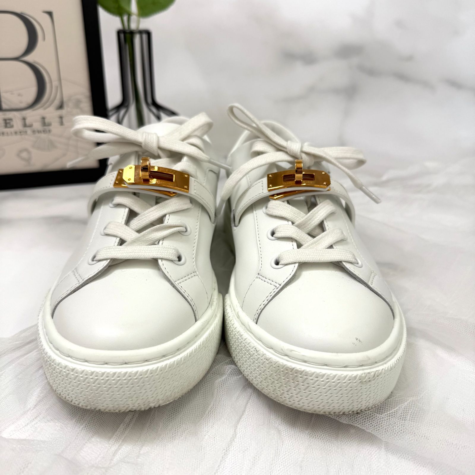 ナ*ん様 HERMES エブリン　ゴールド スニーカー　37 1/2 HERMES エブリン ゴールド スニーカー 37 1/2 - メルカリ