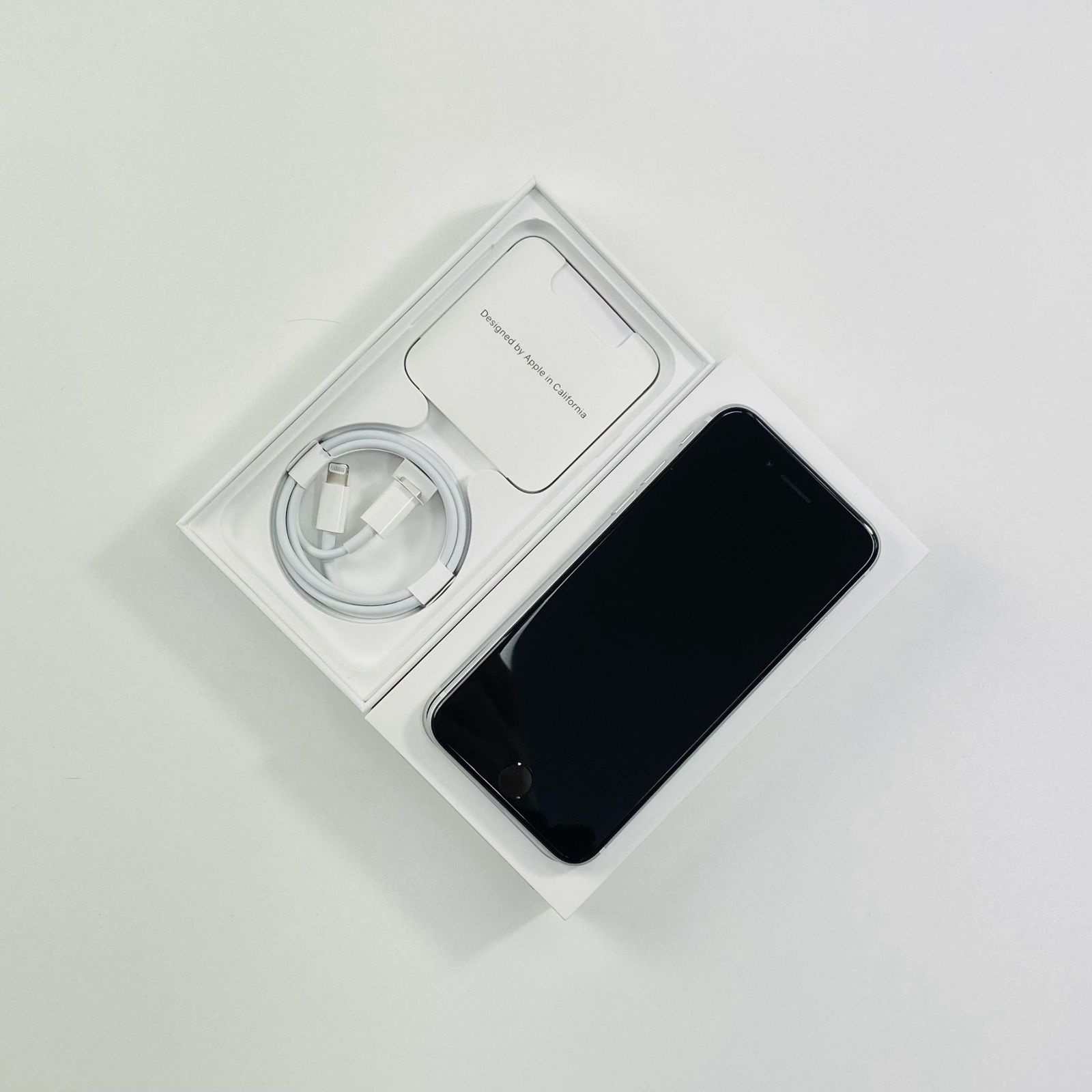 美品iPhoneSE2 White 64gb [SIMロック解除済品] - メルカリ