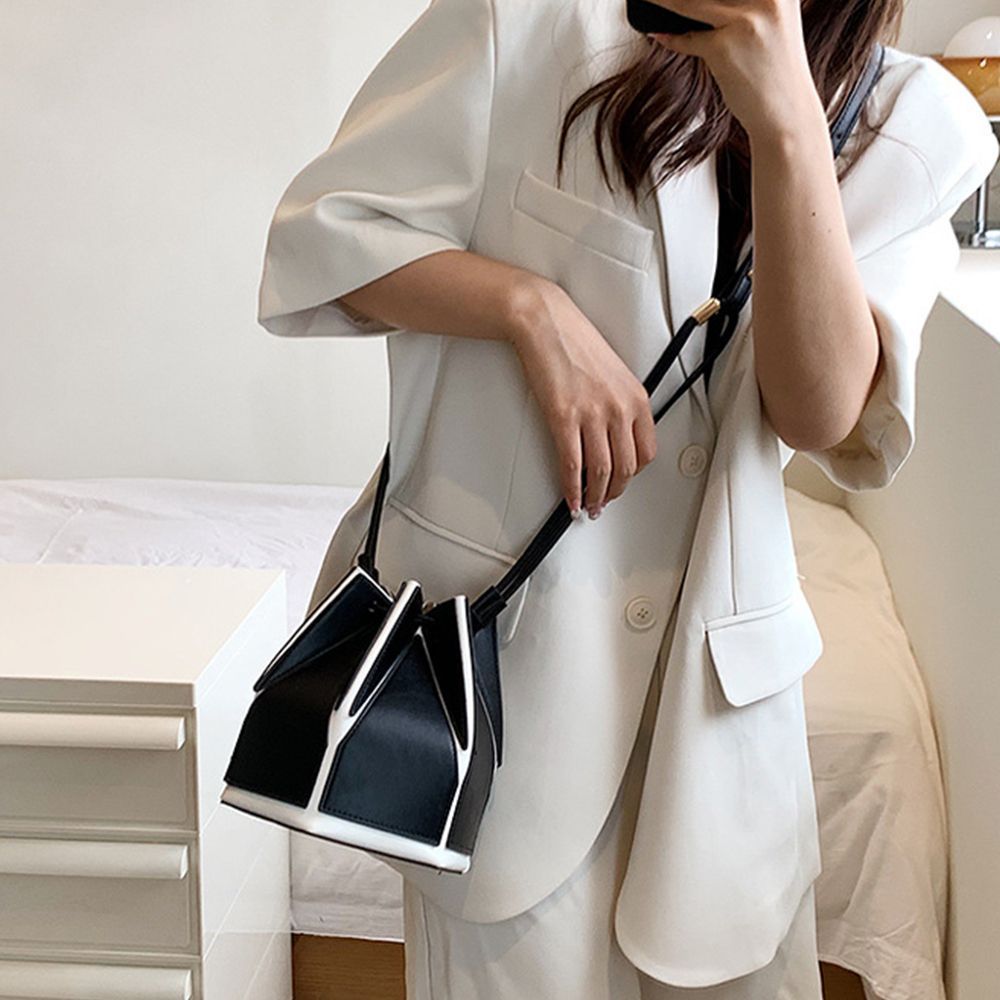 美品】土屋鞄ツチヤカバンハンドバッグ巾着肩掛け可能フリンジ グレー