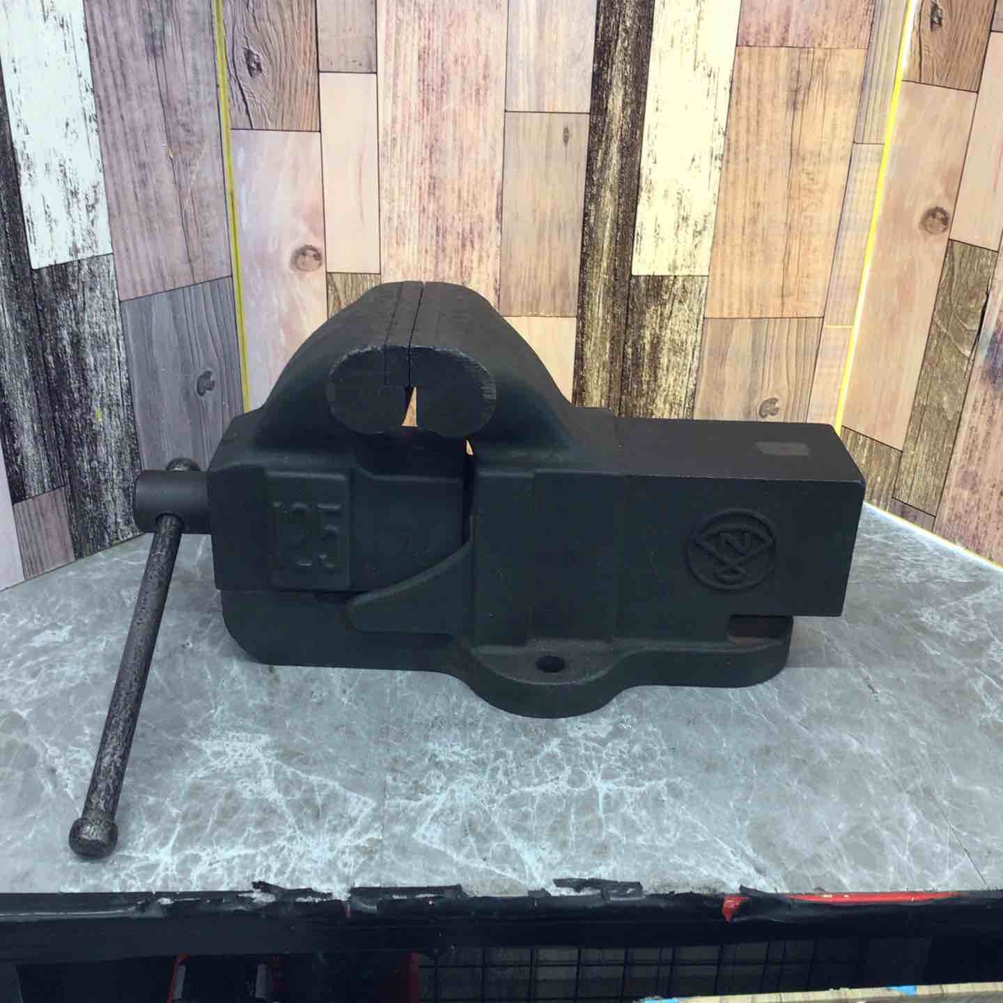 ナベヤ リード型バイス 150mm 八潮店