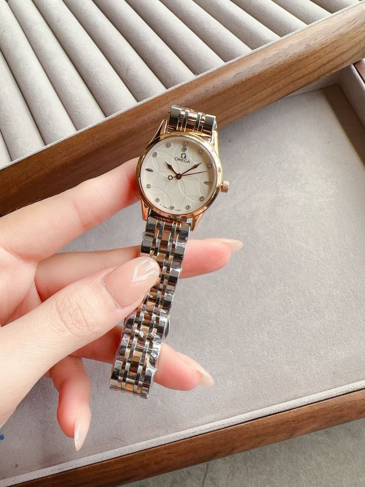 OMEGA オメガ レディース腕時計 32mm｜クオーツ×マルチカラー