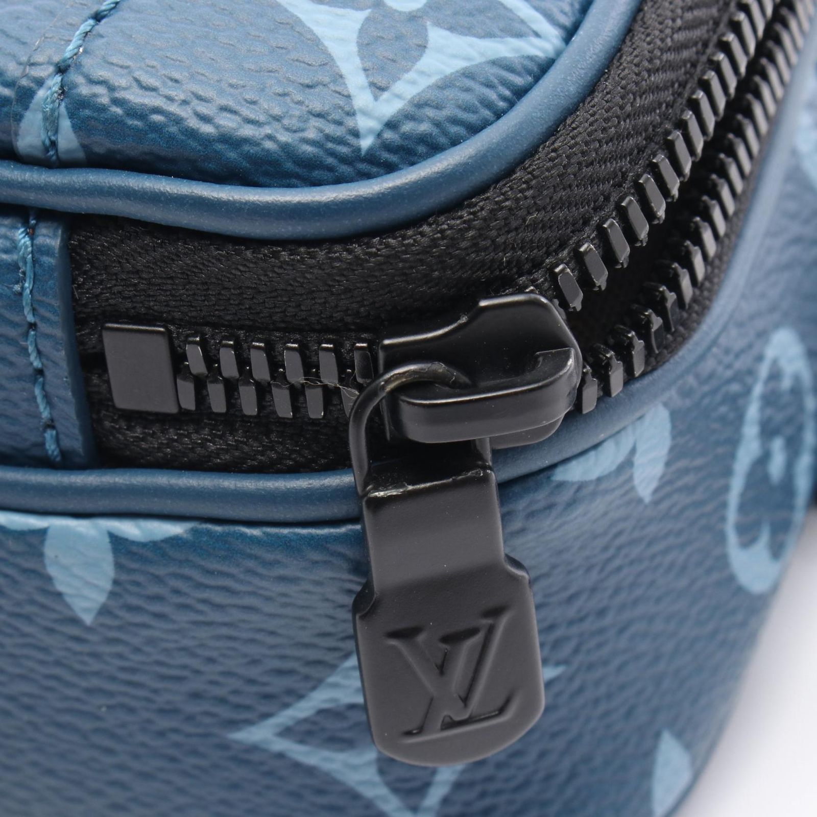 ルイヴィトン モノグラム トーン アルファ ウェアラブル ウォレット M82801 ショルダーバッグ LOUIS VUITTON - ルイヴィトン モノグラム トーン アルファ