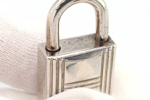 エルメス カデナ シルバー メタル 中古 カギ 鍵 南京錠 レディース  