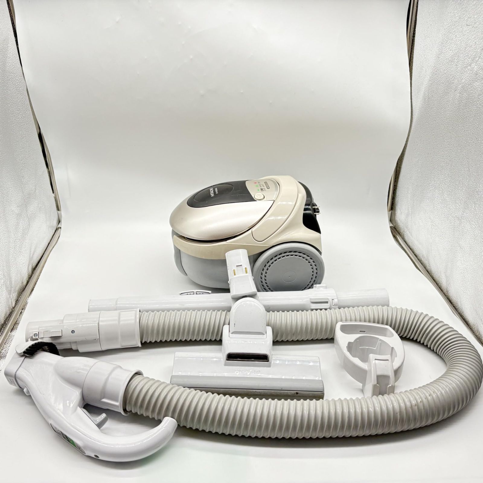 No.3667 日立 軽量 掃除機 紙パック式 本体日本製 強烈パワー650W パワフルスマートヘッドlight 自走式 CV-KP300J N シャンパンゴールド 通常