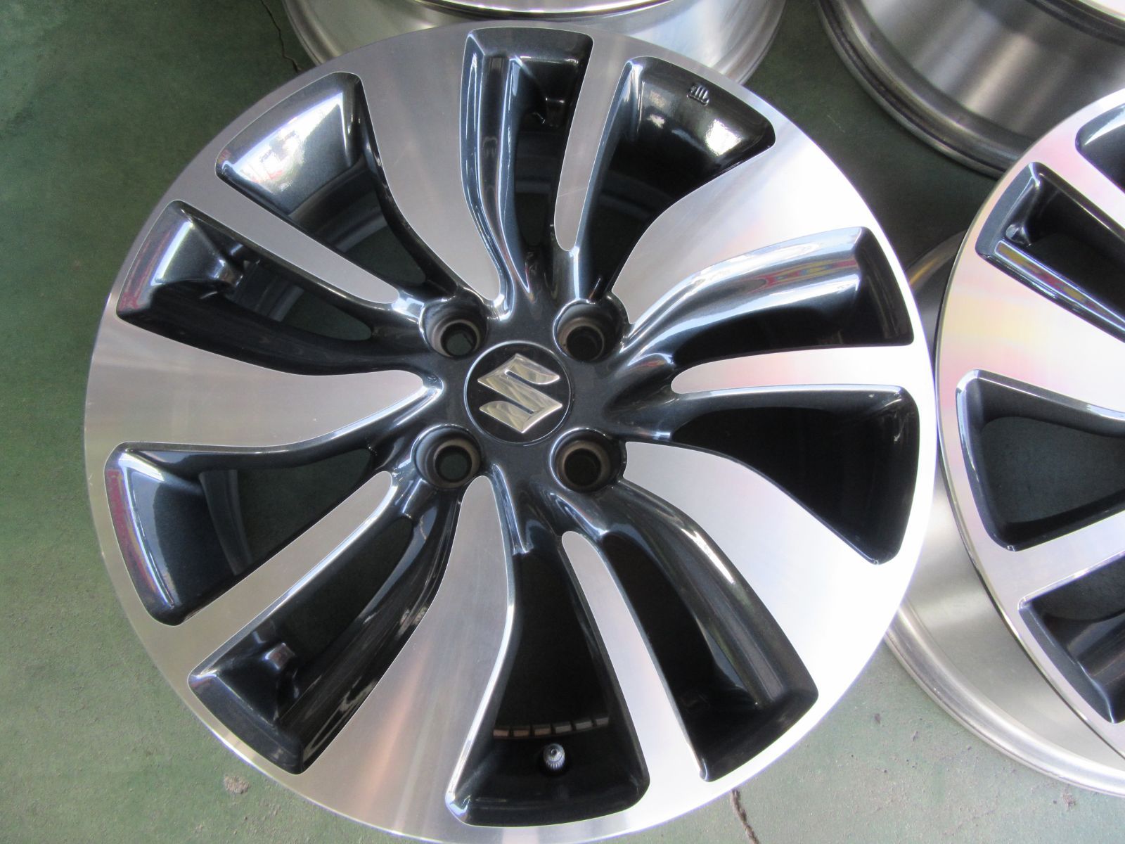 スズキスイフト純正ホイール185/55/R16タイヤはバリ山 お買い得