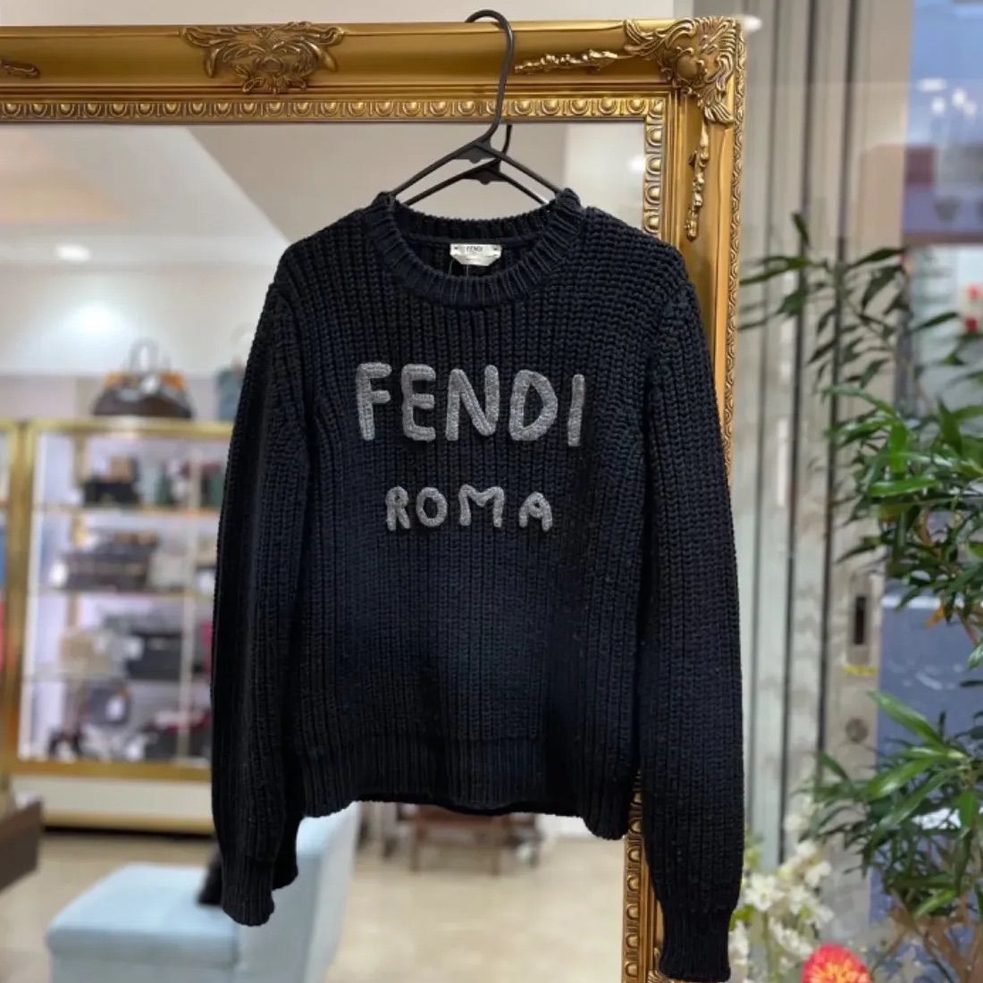 【冬前売り切り！】【希少商品】FENDI カール・ラガーフェルド コラボニット 冬前売り切り！】【希少商品】FENDI カール・ラガーフェルド コラボニット